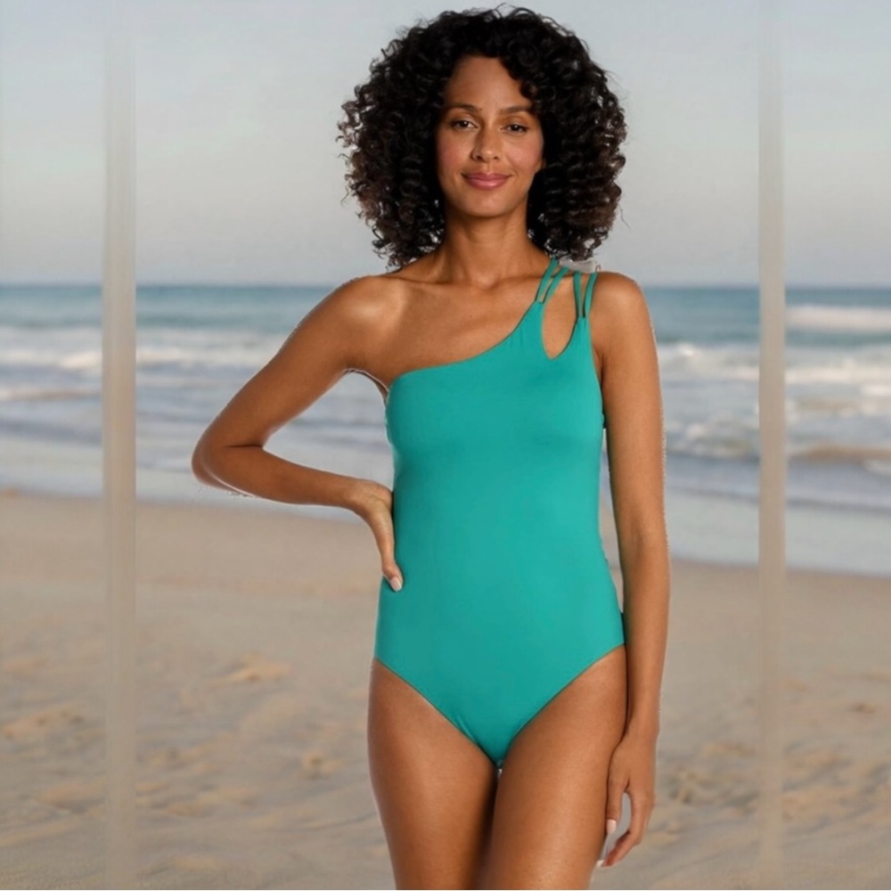 La Blanca Island Goddess Strappy One
Shoulder One-Piece Swimsuit in Emerald